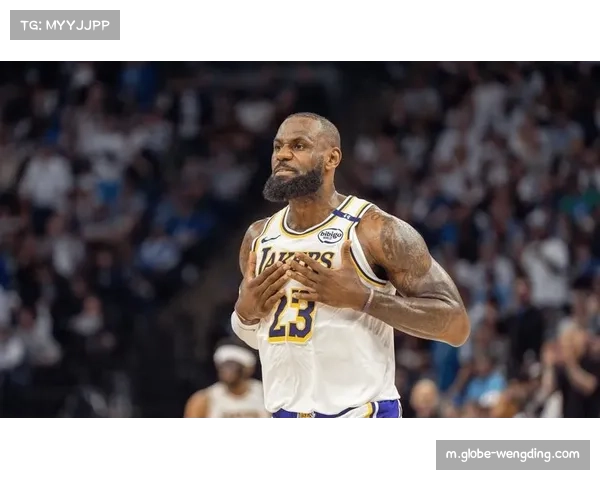 詹姆斯场内外积极互动引关注，沟通成比赛新亮点